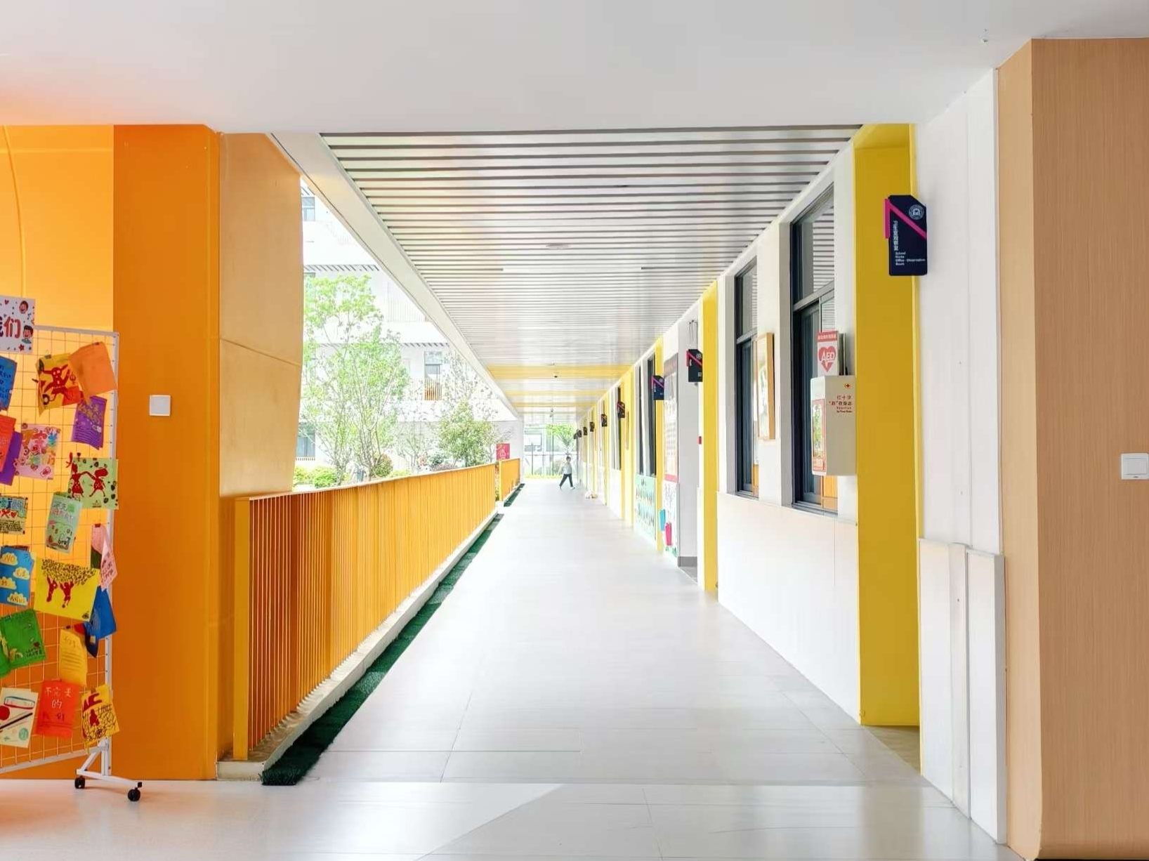 Maintenir la propreté du campus : Jiechi au service de l'école Songjiang Aiju